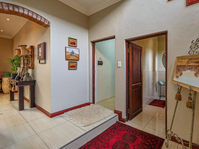 Timeless Luxury in Waterkloof Golf Estate - Photo 4