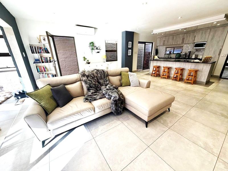 Relaxed, Secure Townhouse Living - Photo 10