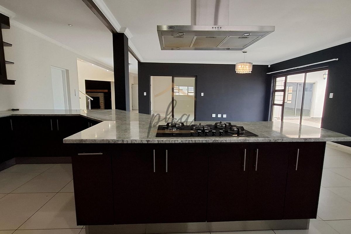 Stunning Double-Storey Family Home in Extension 15, Swakopmund - Photo 5