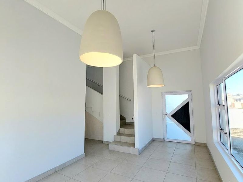 Brand New 5 Bedroom Home - Photo 4