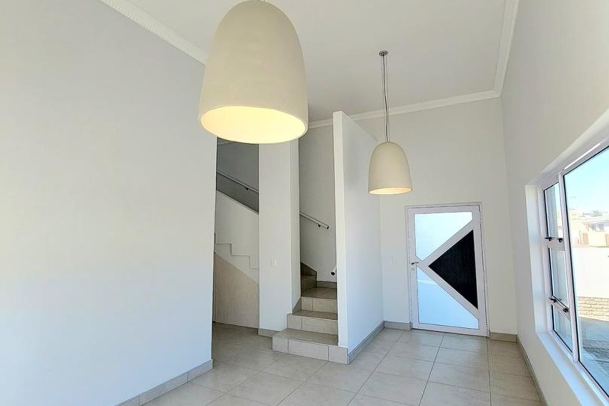 Brand New 5 Bedroom Home - Photo 4