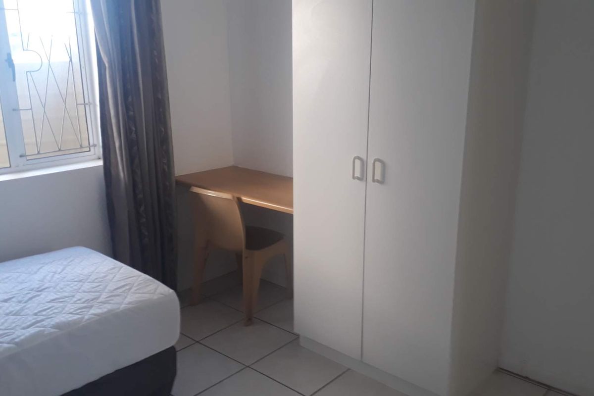 Male Student Accommodation - Summerstrand - Photo 2