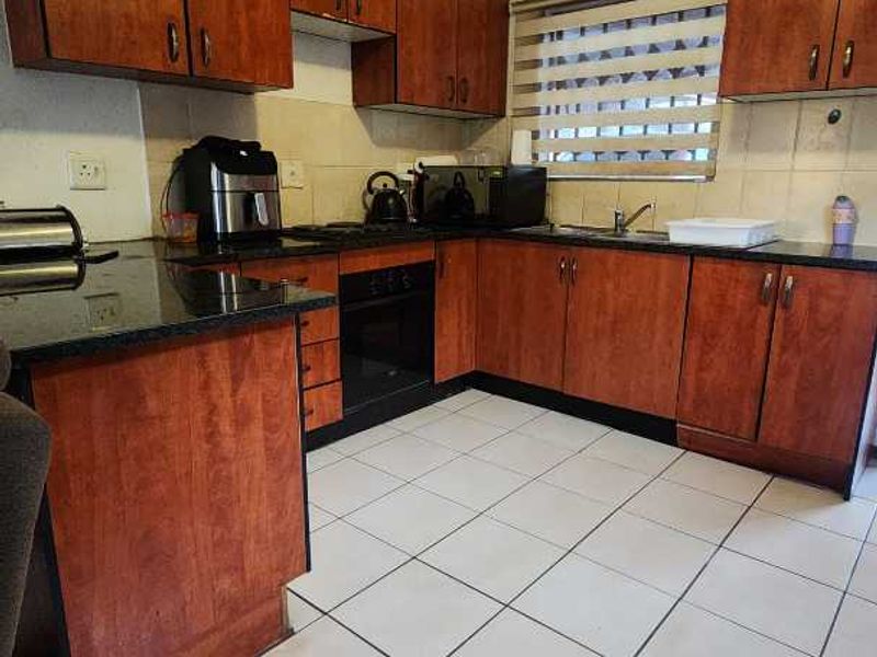 3 Bedroom House For Sale in Heatherview - Photo 2