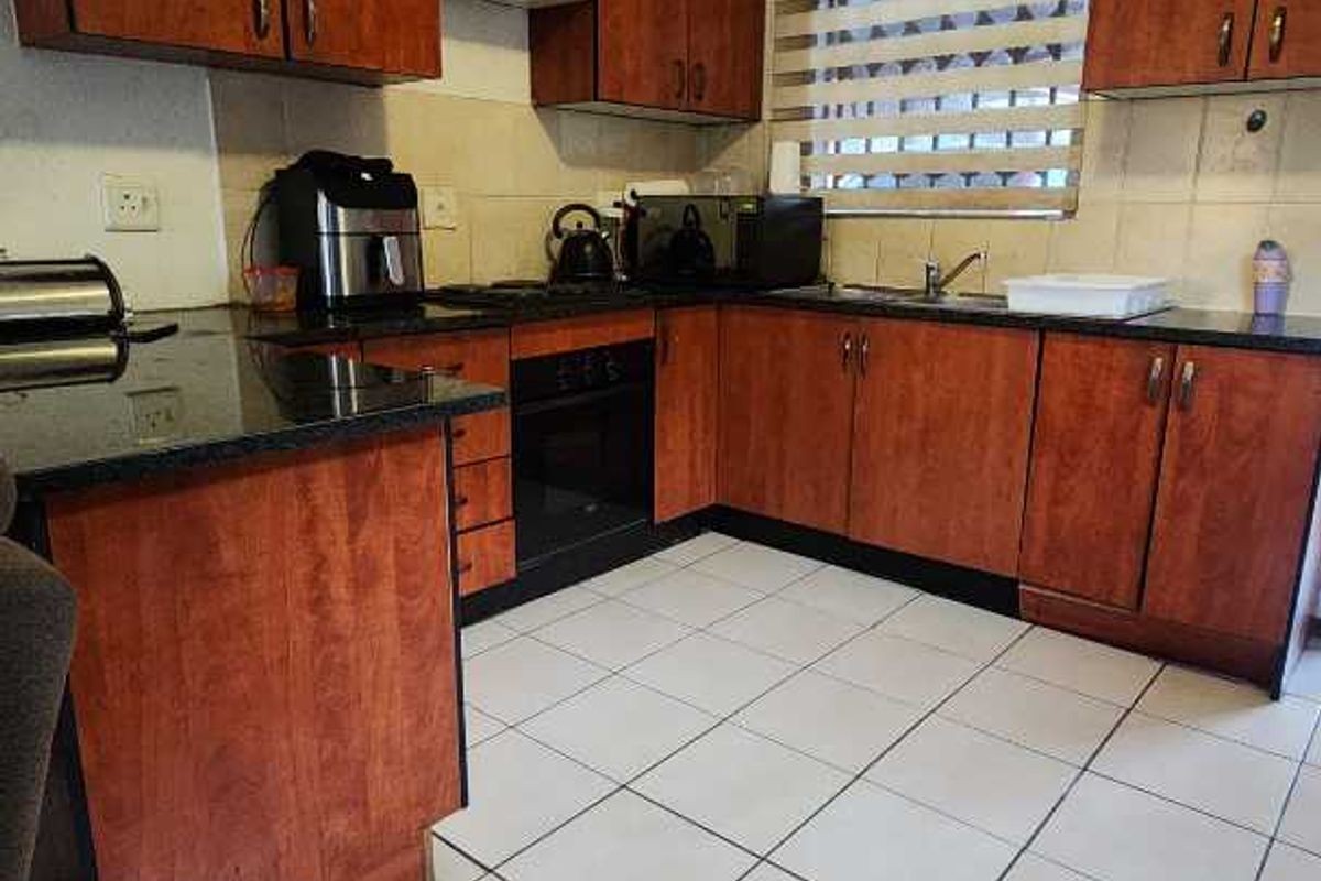 3 Bedroom House For Sale in Heatherview - Photo 2