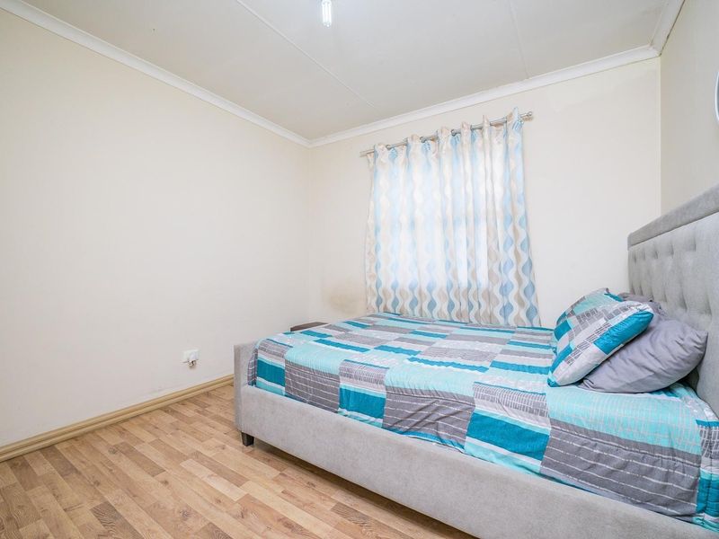 Waterfall Park Apartment for sale - R975,000 - Photo 9