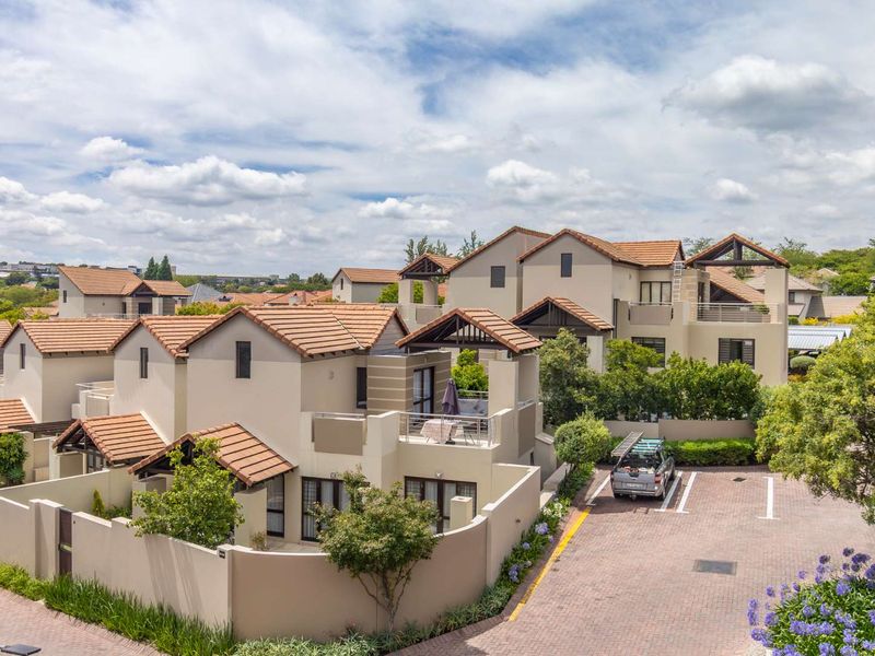 "Chic Loft Living with Stunning Terrace in Prime Fourways Location"! - Photo 2