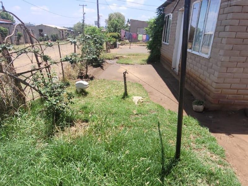 FOUR ROOM HOUSE WITH SUN GEYSER. ANOTHER TWO ROOMS AT BACK ALREADY IN PROGRESS. - Photo 9