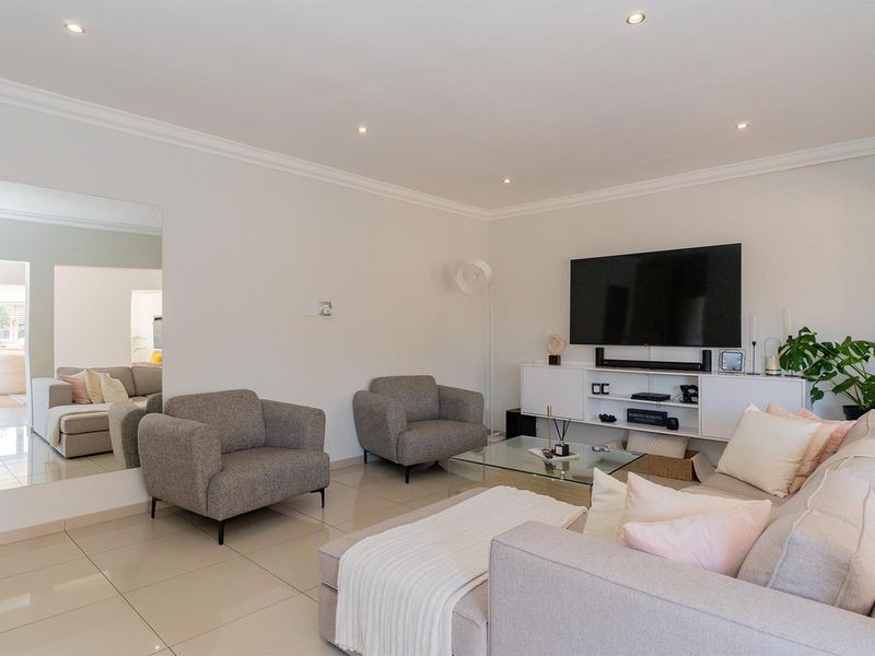 Modern 3-Bedroom Entertainer’s Dream Home with Jacuzzi Room & Heated Pool in Birch Acres - Photo 4