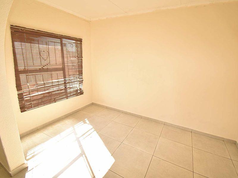 Large Family Home - Photo 4