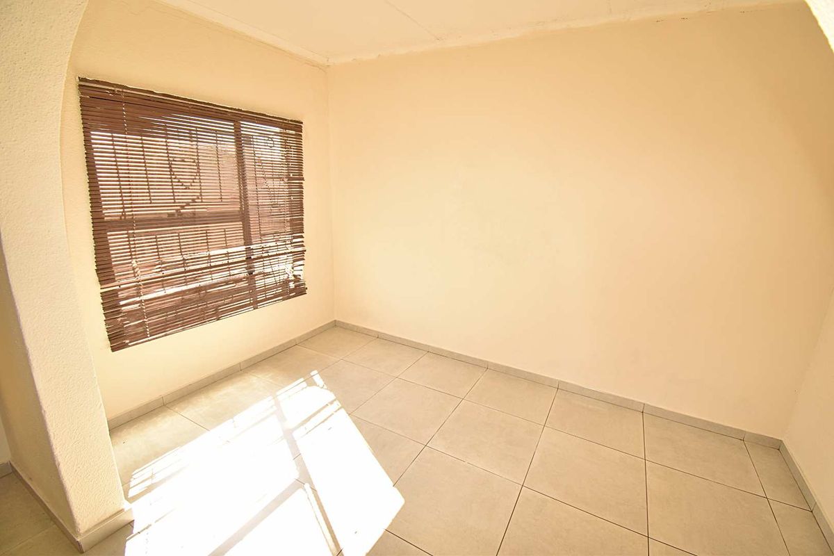 Large Family Home - Photo 4