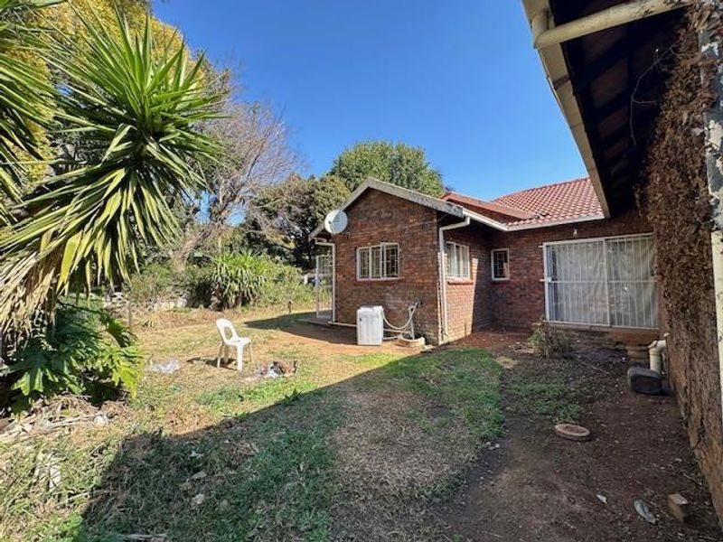 Spacious 4-Bedroom Family Home For Sale in Pretoria North – 1300sqm Stand! - Photo 10