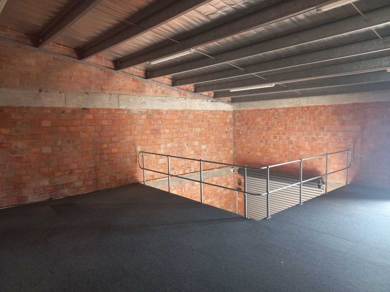 Warehouse in popular area, available immediately! - Photo 7