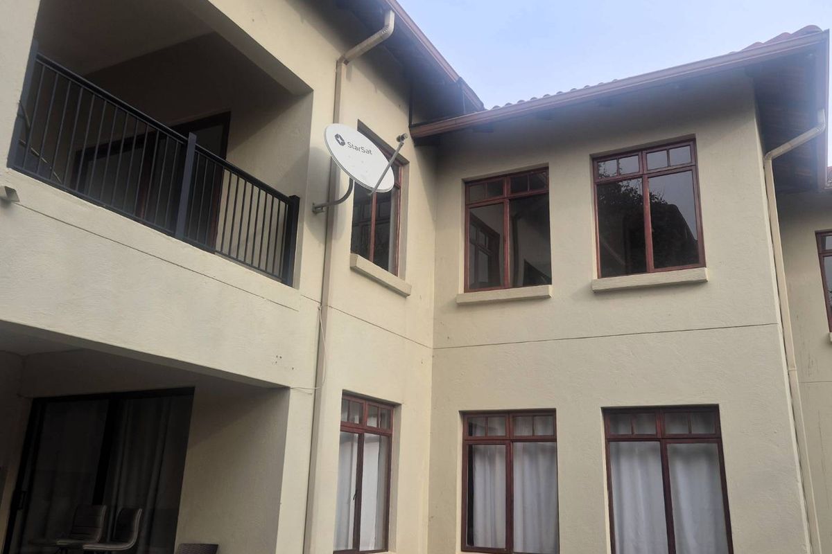 Charming Two Bedroom Apartment in Secure Estate - Photo 2