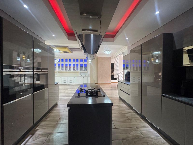 Elegant 6 Bedroom Double Storey Home With Cinema Room & Luxury Features - Photo 3