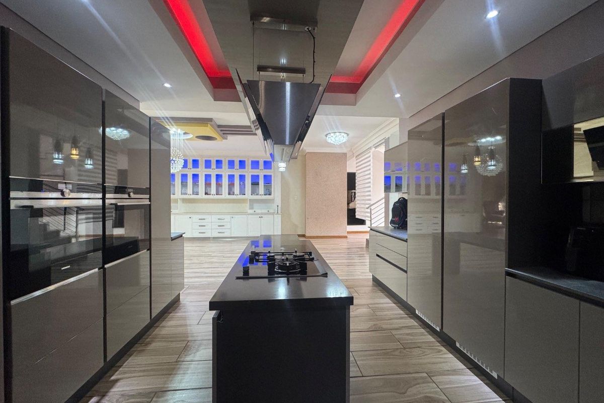 Elegant 6 Bedroom Double Storey Home With Cinema Room & Luxury Features - Photo 3