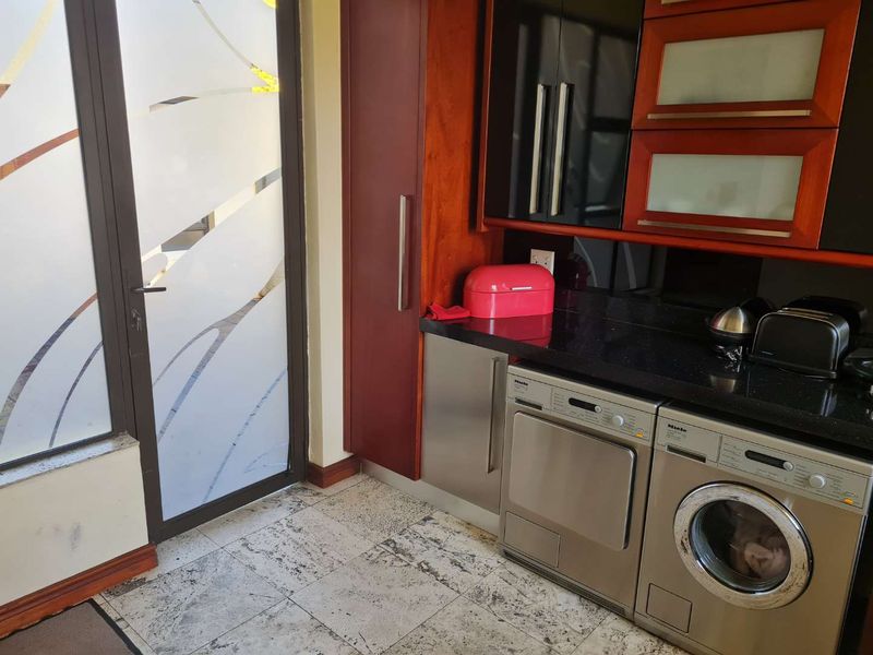 BIG FAMILY HOME IN SECURITY ESTATE - Photo 6