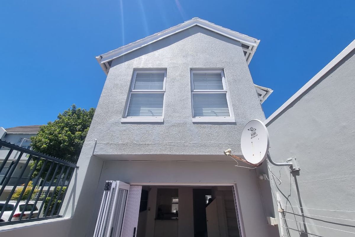 Semi-furnished Two-Bedroom Townhouse with Courtyard and Garage in Sought-After Claremont Upper! - Photo 3