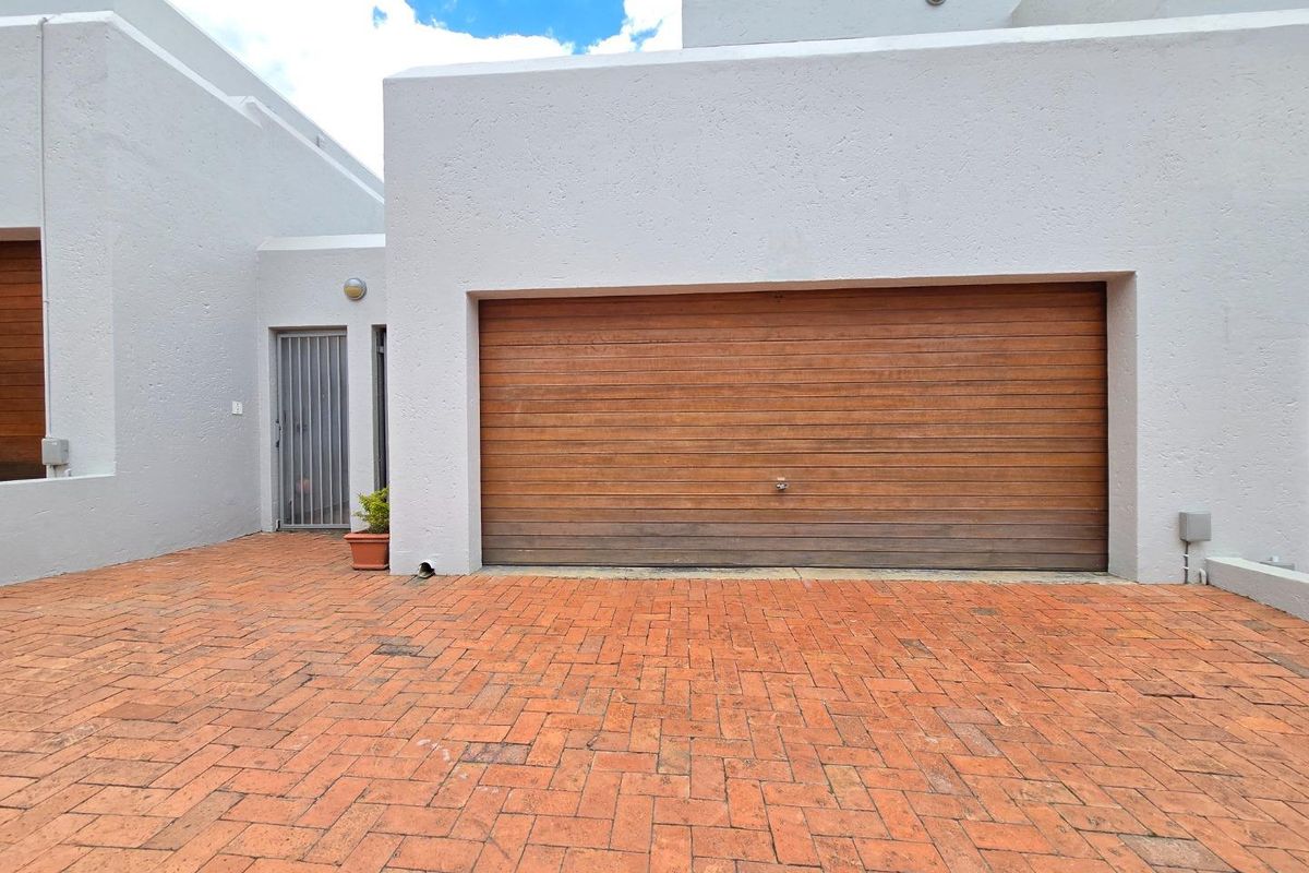 Stunning Home in Glenvista – Secure Living in a Modern Complex - Photo 3