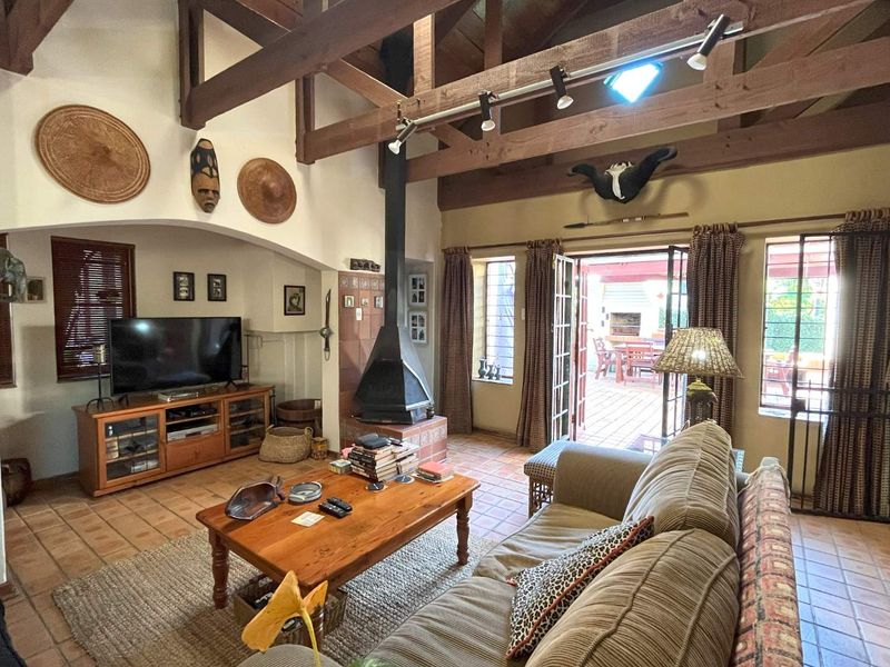 3 Bedroom house with flatlet in Garsfontein - Photo 8