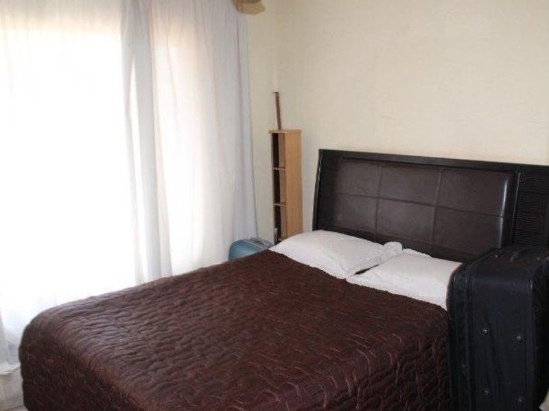 Endless Possibilities: 3-Bed Home & 7 Rental Units! - Photo 9