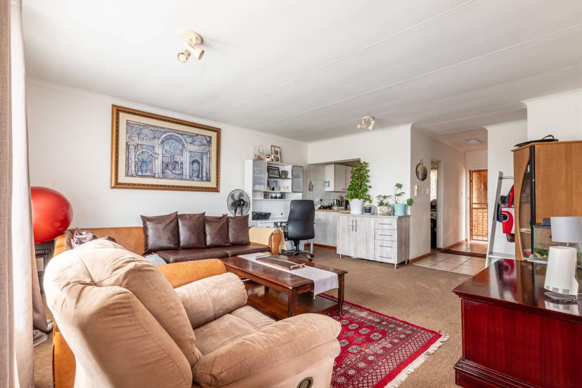 Spacious 2 bed unit for sale. - Photo 4