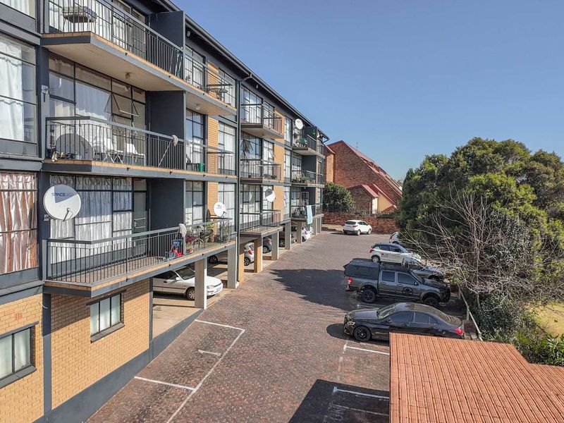 Apartment Building for Sale - Photo 2