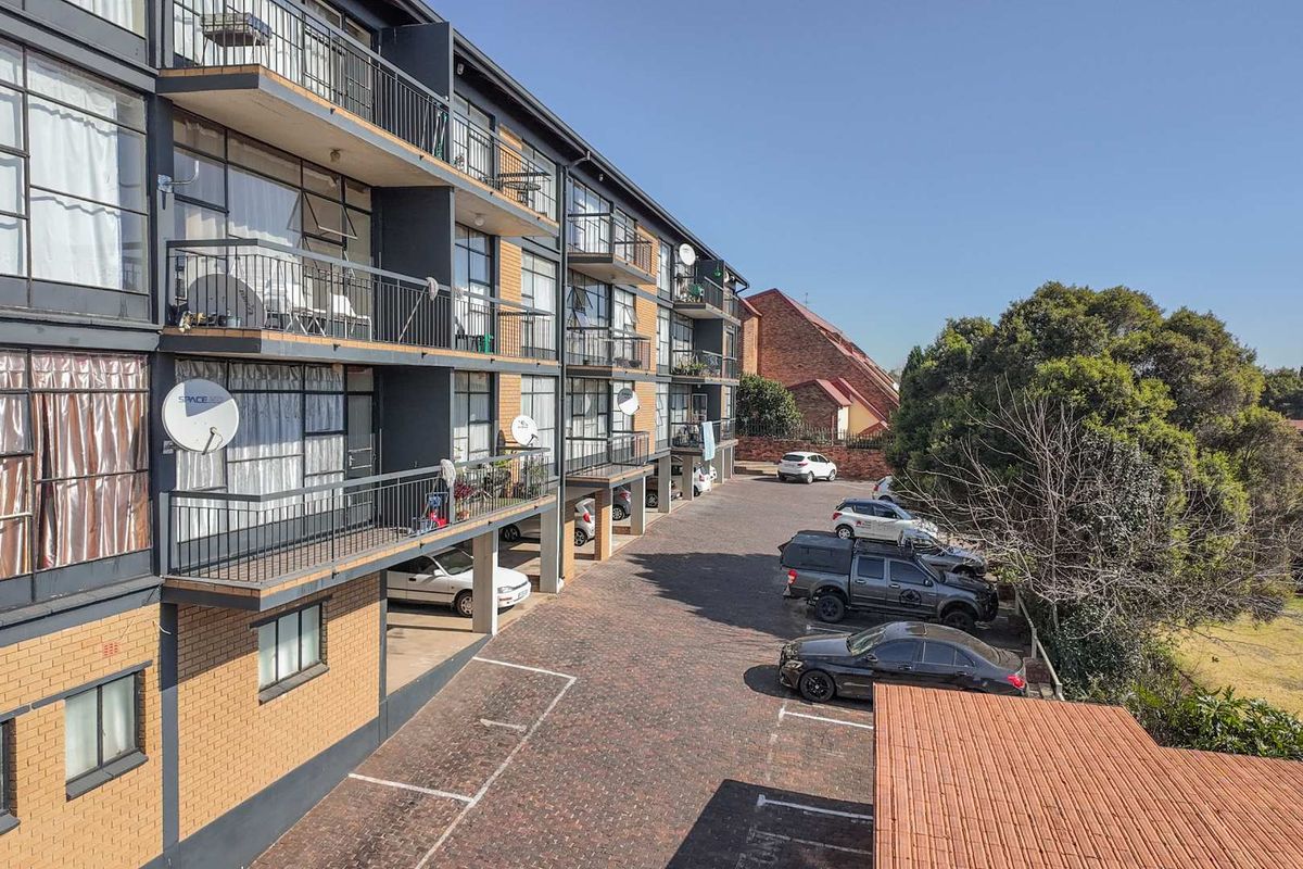 Apartment Building for Sale - Photo 2