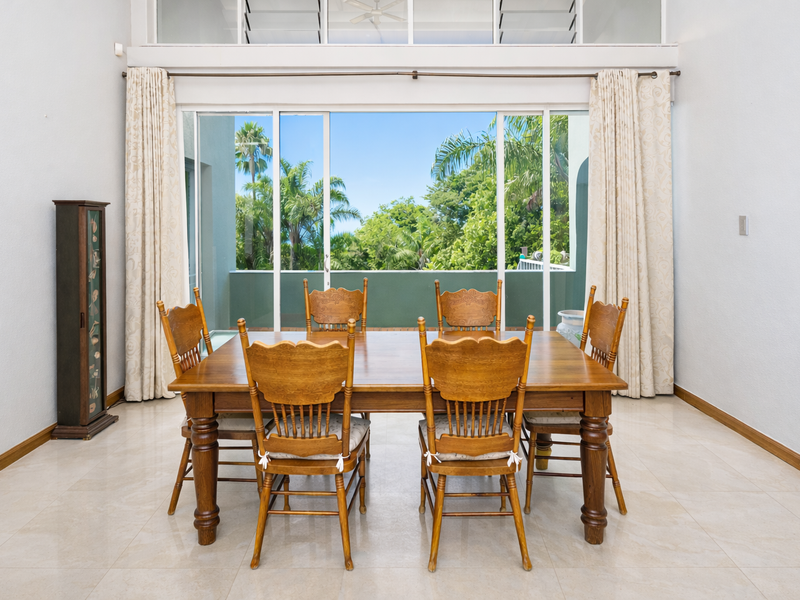 "Dive Into Comfort: Stunning Poolside Sanctuary with Granny Flat!" - Photo 9