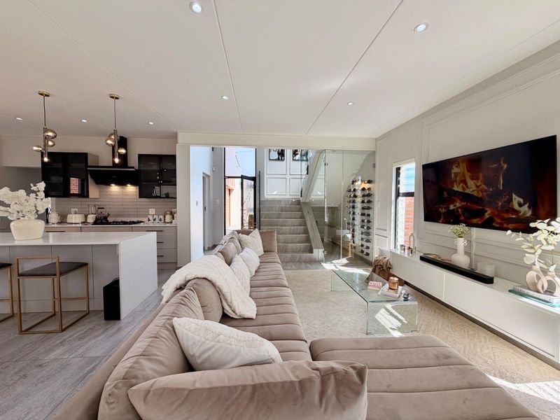 Elegant Double-Storey Living in the Heart of Sought-After Carlswald - Photo 4