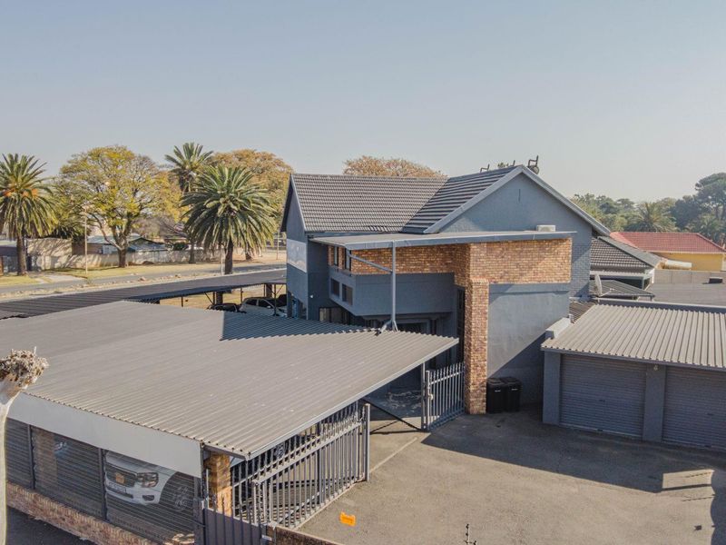 Perfect Building for Business & Living - Photo 3