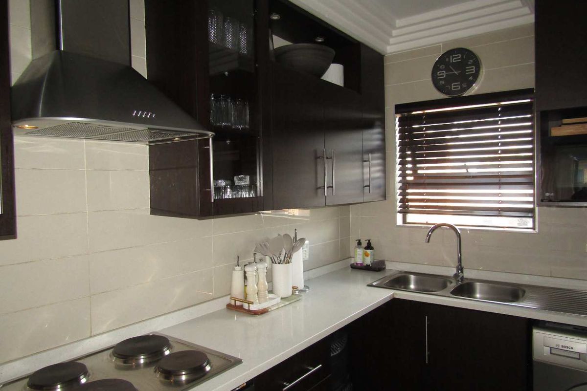 Complete Renovated 2 x bedroom 2 x bathroom Gem 2nd Floor - Photo 3