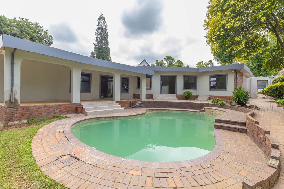 Beautifully-renovated 1-Bedroom Garden Cottage to Let in Hurlingham Manor - Photo 3