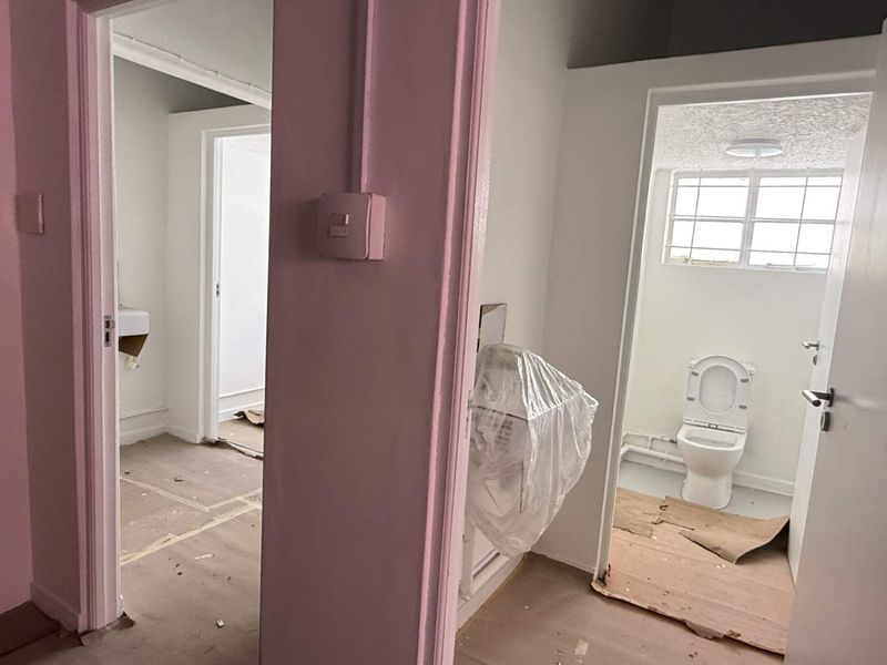 500m2 first floor unit ideal for fitness tenant to let - Photo 10