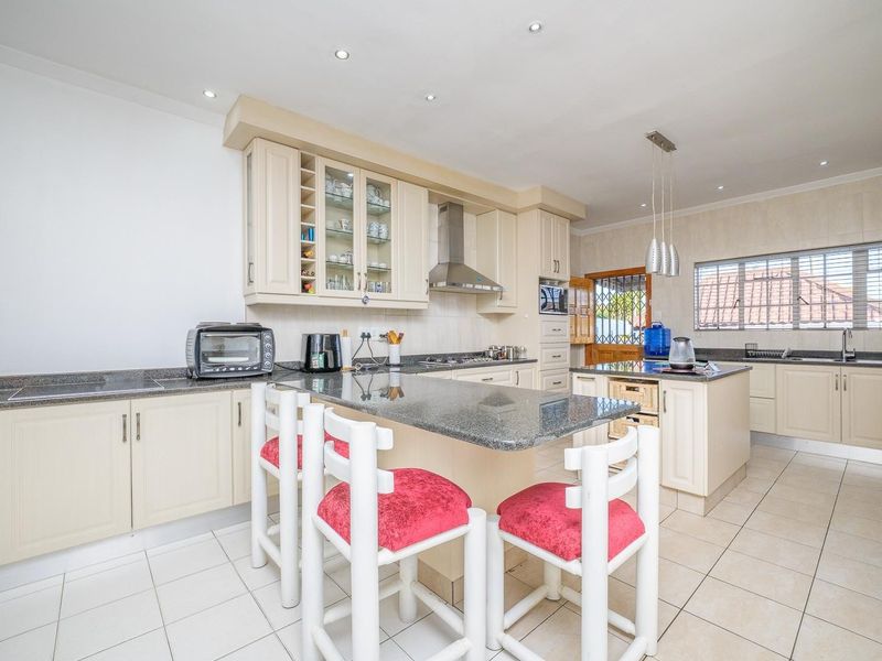 Your Spacious Escombe Oasis Awaits! - Photo 8