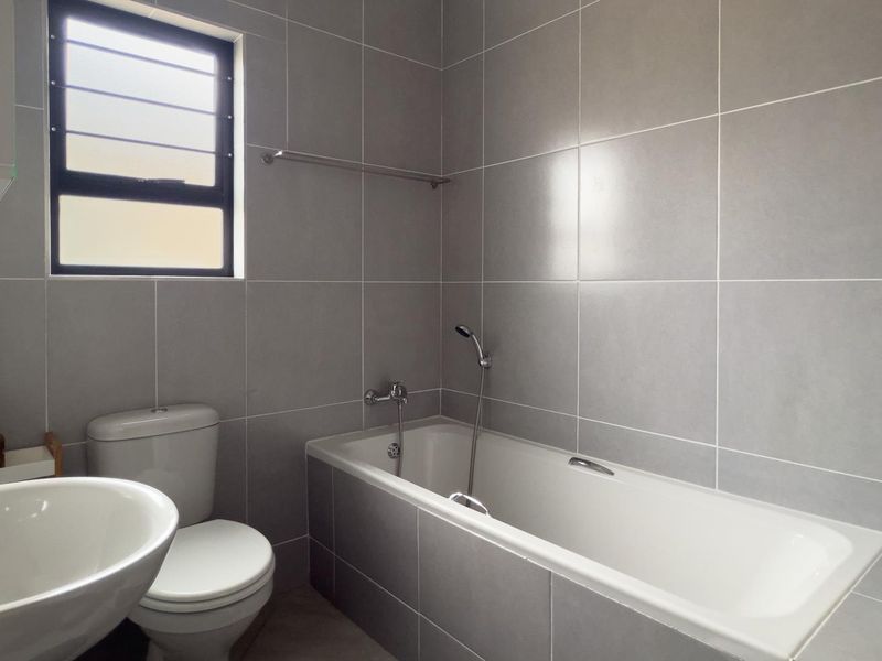 Character & Charm - Photo 8