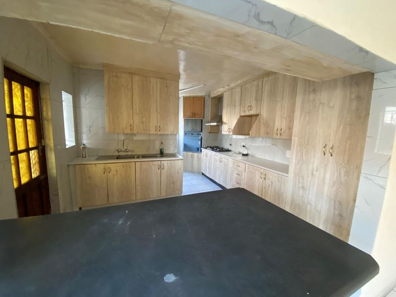 4 Bedroom House for rent - Photo 1