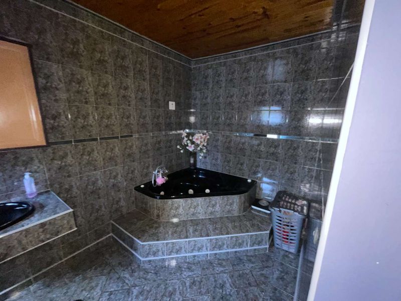 Beautiful Family Home for Sale - Photo 9