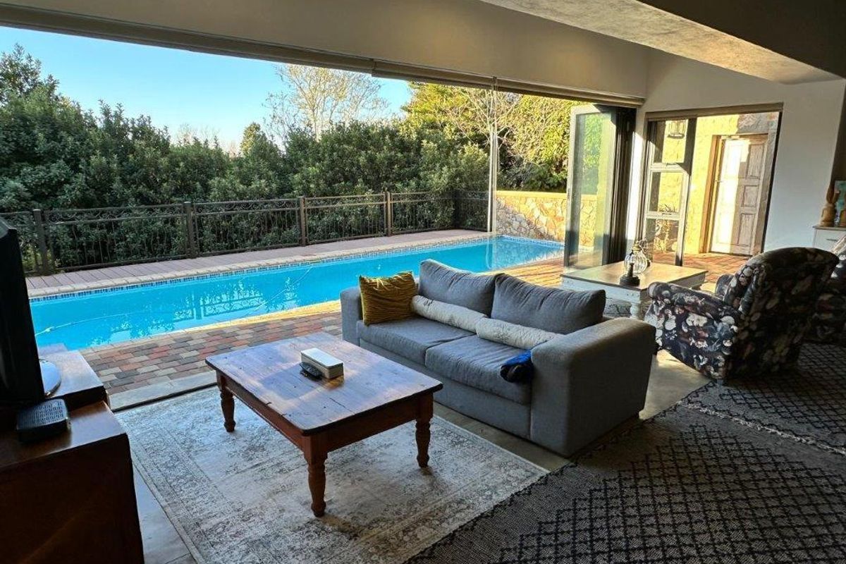 An Architectural Masterpiece for the Distinguished Family in a Sought-After Estate - Photo 3