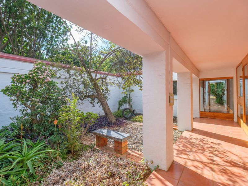 3 bed, 3 bath family home close to various schools in Waterkloof - Photo 4