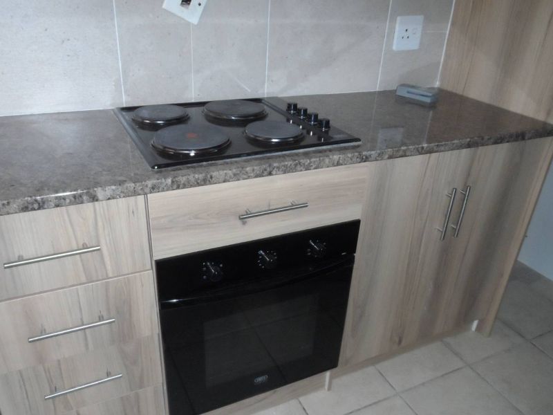 BACHELOR APARTMENT - Photo 9