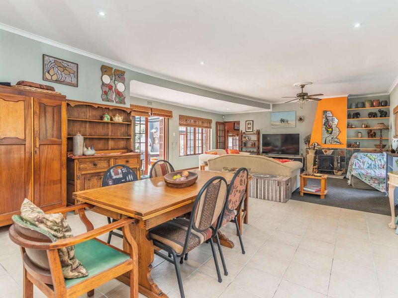 4 Bedroom Family Home with Pool & Table Mountain Views - Close to school SACS Junior School and Sans Souci Girls High School - Photo 5
