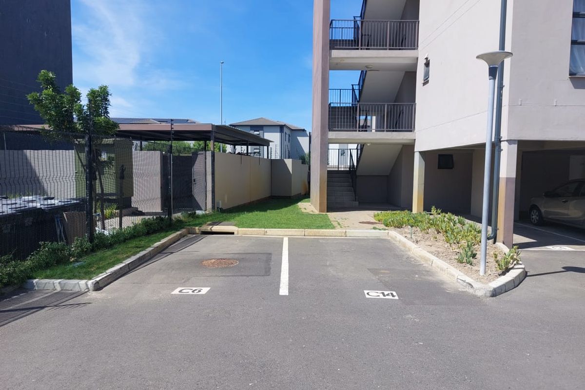 Unfurnished Two Bedroom Apartment To Rent in Parklands - Photo 4