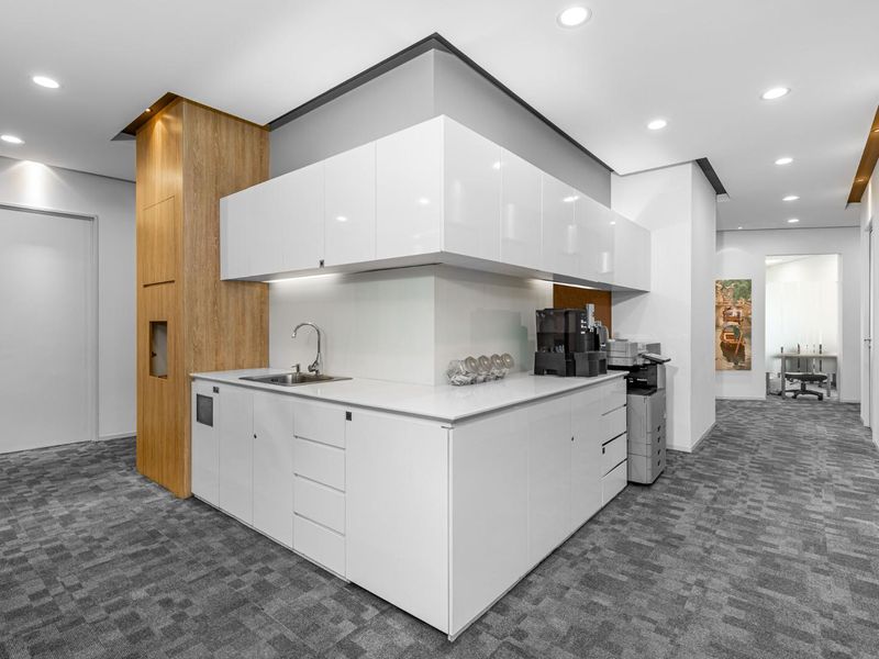 Private office space tailored to your business’ unique needs in Regus Rivonia Road Sunninghill - Photo 8