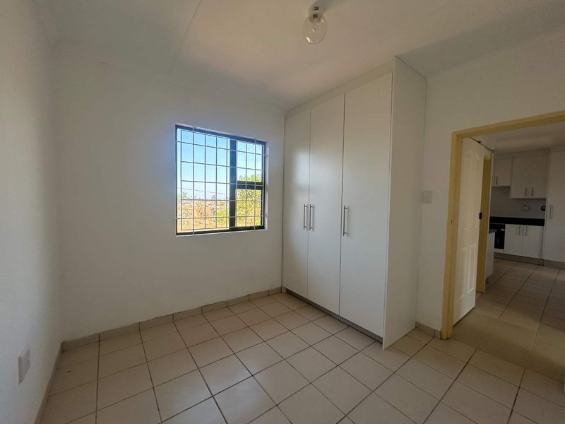 Charming 2 Bedroom House in Eastwood - Photo 2