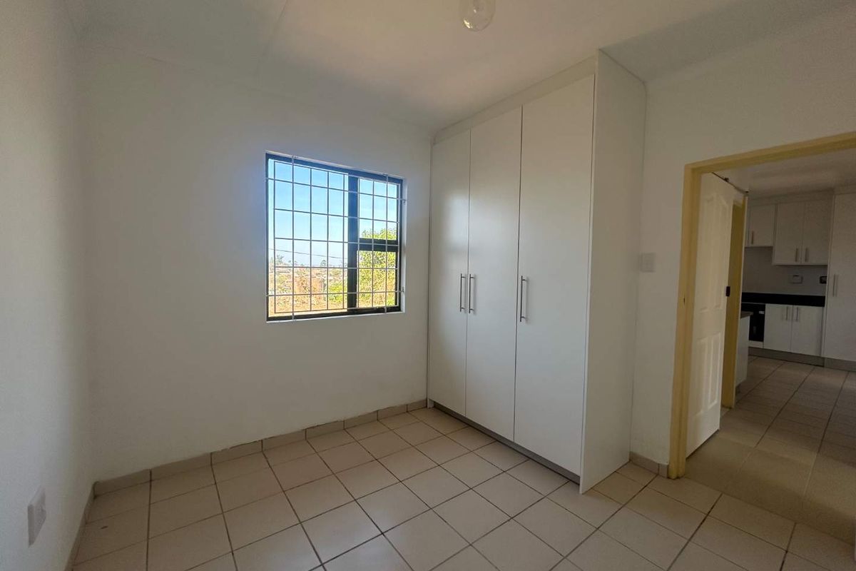 Charming 2 Bedroom House in Eastwood - Photo 2
