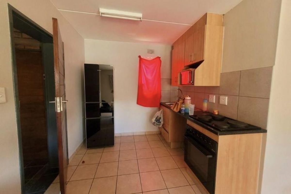 Beautiful ground floor unit up for sale - Photo 3