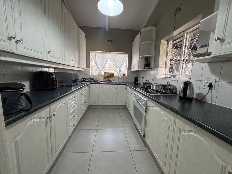 Room in Shared House - Photo 4