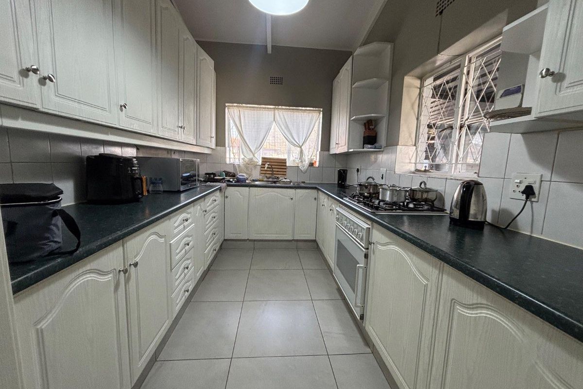 Room in Shared House - Photo 4
