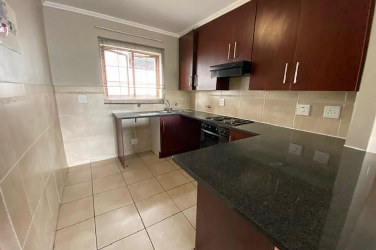 Stylish 2-Bedroom Apartment for Sale in Sought-After River View, Rivonia – R750,000 - Photo 3