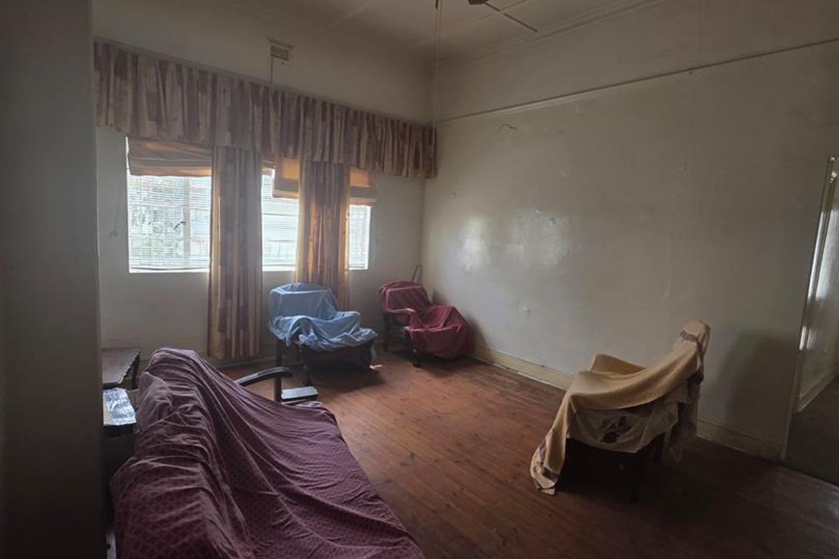 Large German style Four-bedroom house for sale in Usakos. - Photo 5